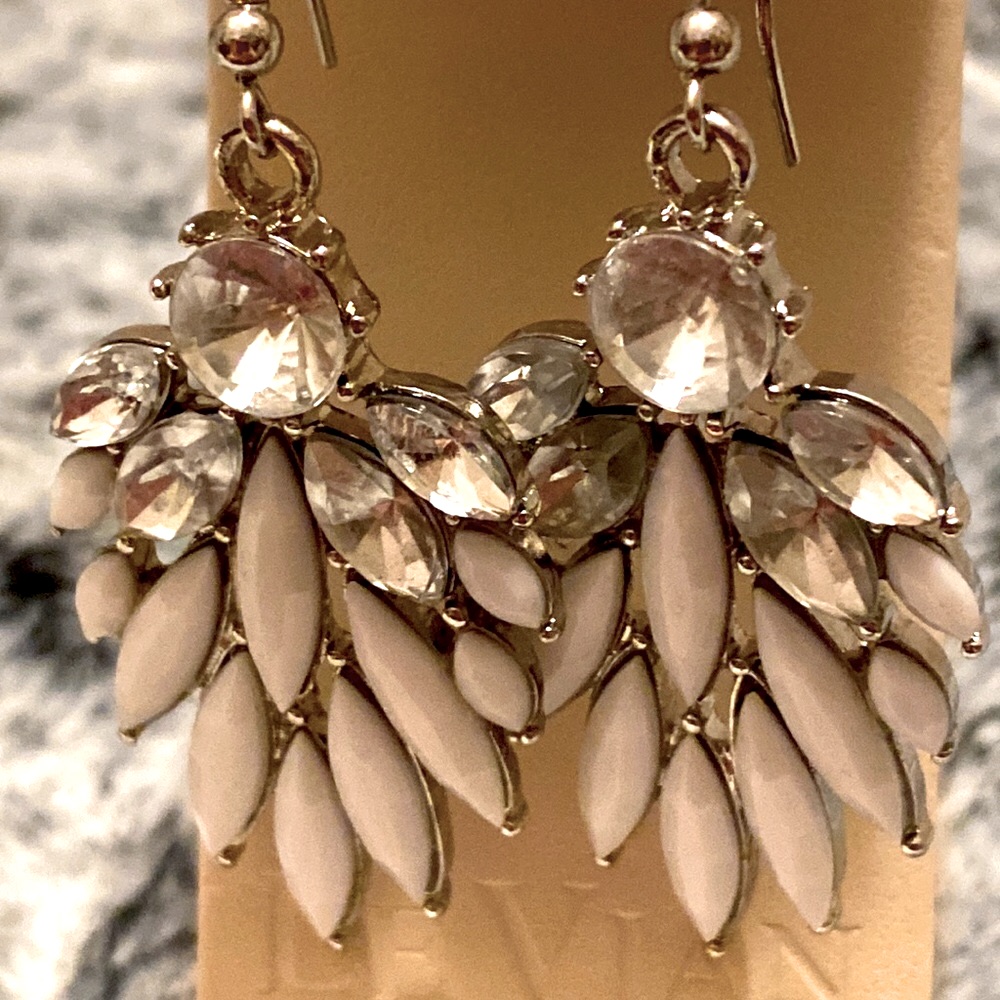 Beautiful! Angel Wings Rhinestone, Earrings White & Clear Metal Silver Nwot!